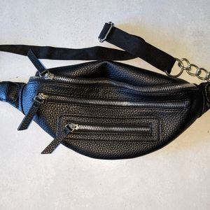 Women's Wild Fable Fanny Pack Black Preowned